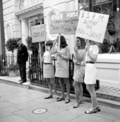 london-girls-protesting-for-mini-skirts-6